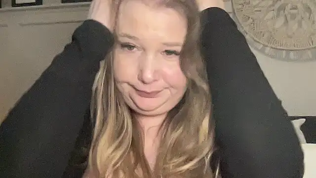 BustyHayleyUk online show from February 12, 4:00 pm