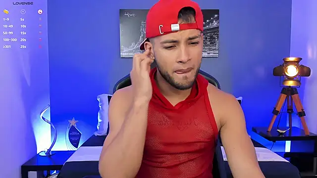 Max Conor1 online show from October 7, 1:30 pm