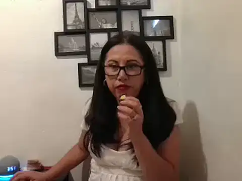 MirandaLatinaLovely online show from February 14, 9:53 pm