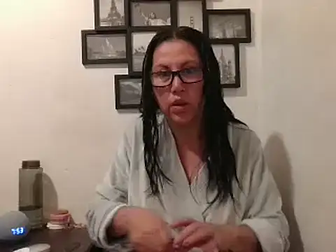 MirandaLatinaLovely online show from February 18, 1:54 am