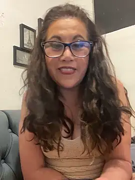 MirandaLatinaLovely online show from December 4, 4:44 am