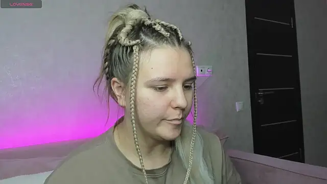 Snapshot of Jenny_Jimmy chatting on October 20, 9:21 am Jenny Jimmy online show from October 20, 9:21 am