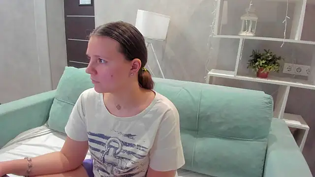 Snapshot of Jenny_Jimmy chatting on June 8, 9:20 am Jenny Jimmy online show from June 8, 9:20 am