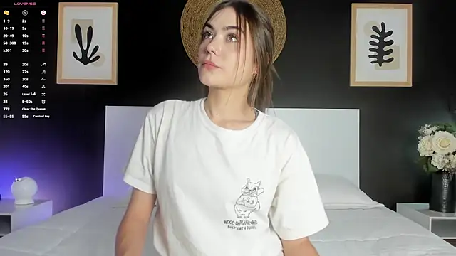 AlannaRussell  online show from October 22, 8:08 pm