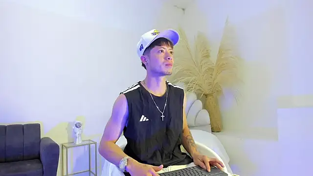 marcuscollins1  online show from June 4, 12:44 pm