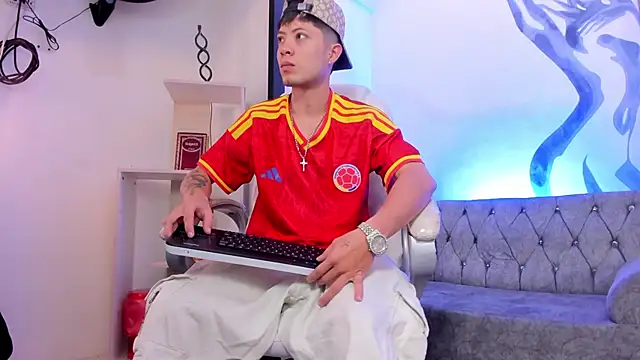 marcuscollins1  online show from June 17, 1:34 pm