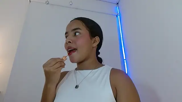 Roxy Stonee online show from September 24, 8:12 pm