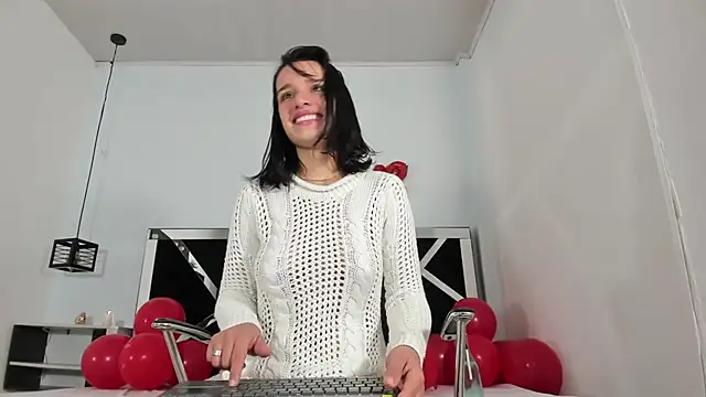 Annyrosee online show from February 15, 7:50 pm