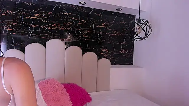 Annyrosee online show from December 4, 8:28 pm