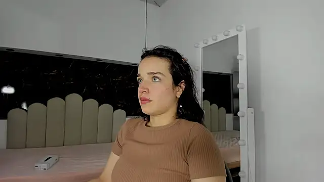 Annyrosee online show from February 9, 8:13 pm