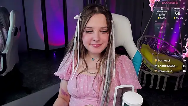 kaisajenner online show from July 15, 10:31 am