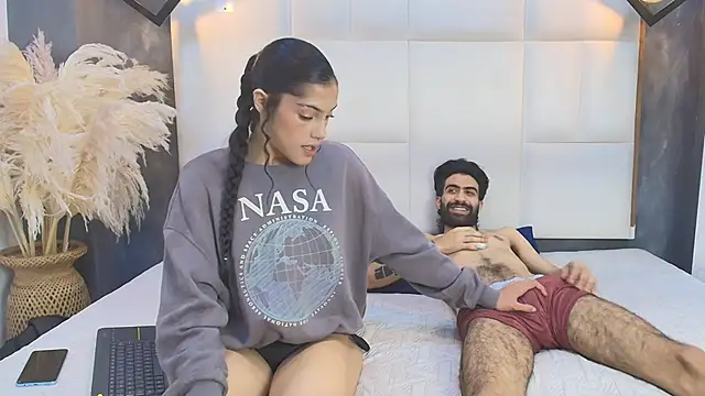 Snapshot of Arah_issaa chatting on November 28, 10:34 pm Arah issaa online show from November 28, 10:34 pm