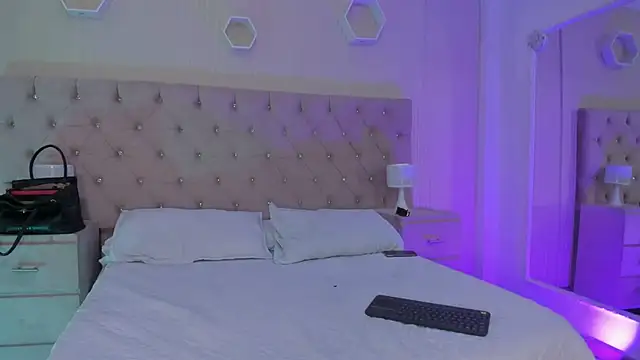 allicemackenzie online show from September 23, 5:54 am