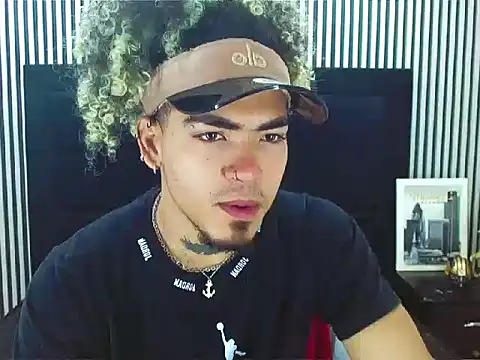 Snapshot of LihanJor_23 chatting on September 30, 1:27 pm LihanJor 23 online show from September 30, 1:27 pm