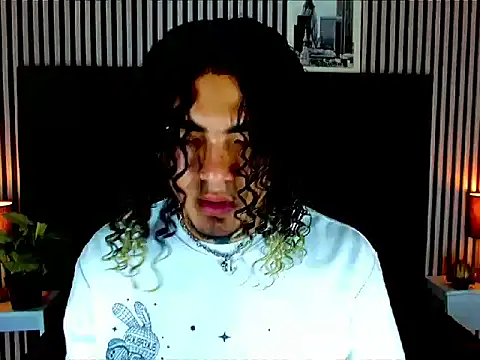 Snapshot of LihanJor_23 chatting on October 17, 1:35 pm LihanJor 23 online show from October 17, 1:35 pm