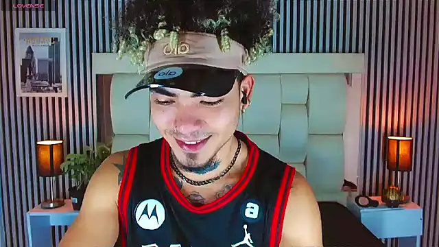 Snapshot of LihanJor_23 chatting on October 25, 12:56 pm LihanJor 23 online show from October 25, 12:56 pm