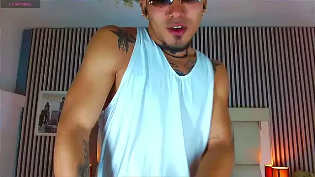 Snapshot of LihanJor_23 chatting on October 27, 4:00 pm LihanJor 23 online show from October 27, 4:00 pm