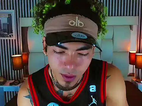 Snapshot of LihanJor_23 chatting on November 11, 1:00 pm LihanJor 23 online show from November 11, 1:00 pm