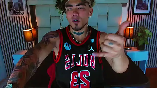 Snapshot of LihanJor_23 chatting on November 27, 1:02 pm LihanJor 23 online show from November 27, 1:02 pm