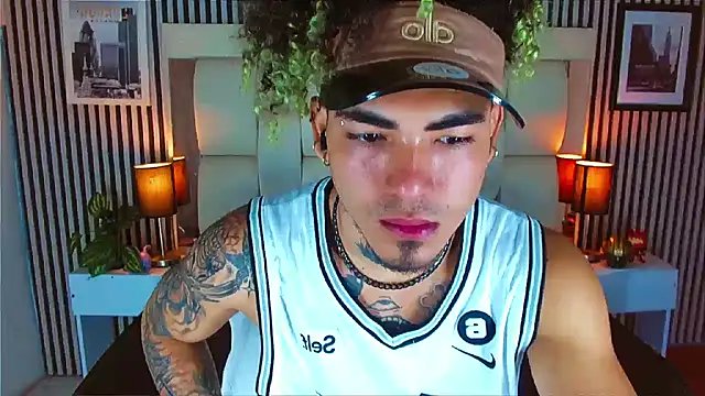 Snapshot of LihanJor_23 chatting on December 3, 1:31 pm LihanJor 23 online show from December 3, 1:31 pm