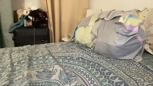 shineofcrazy online show from October 28, 4:42 pm