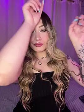 Lally Valencia   online show from July 26, 1:51 pm