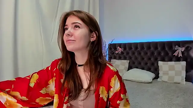Ella Mayers online show from February 3, 3:31 am
