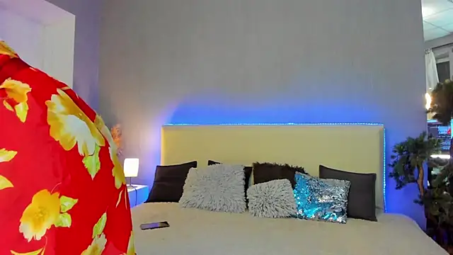 Ella Mayers online show from February 23, 2:04 pm