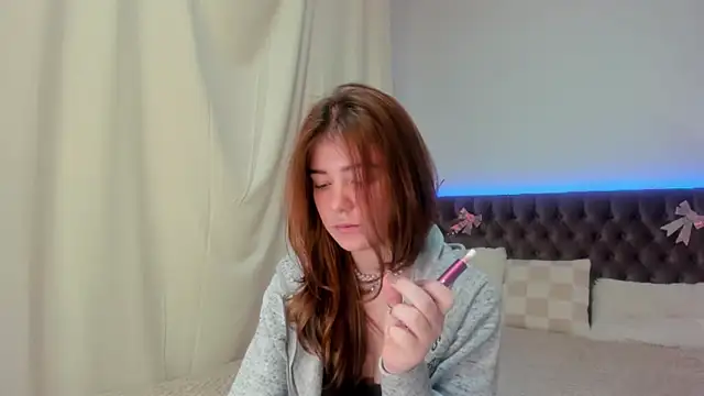 Ella Mayers online show from March 1, 9:37 pm
