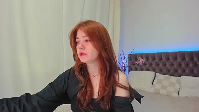 Ella Mayers online show from March 15, 9:16 pm