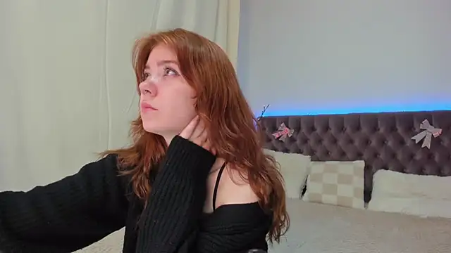 Ella Mayers online show from March 21, 9:12 pm
