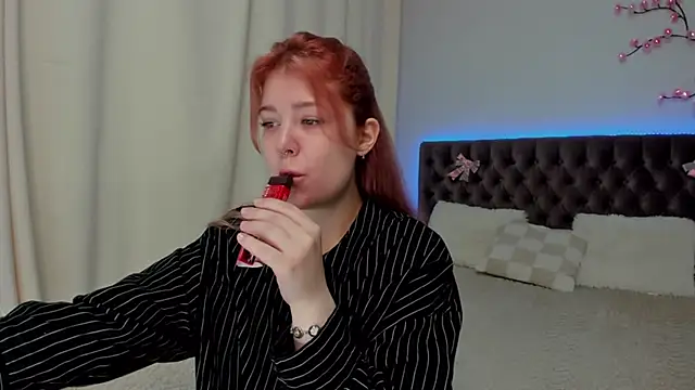Ella Mayers online show from September 18, 12:29 pm