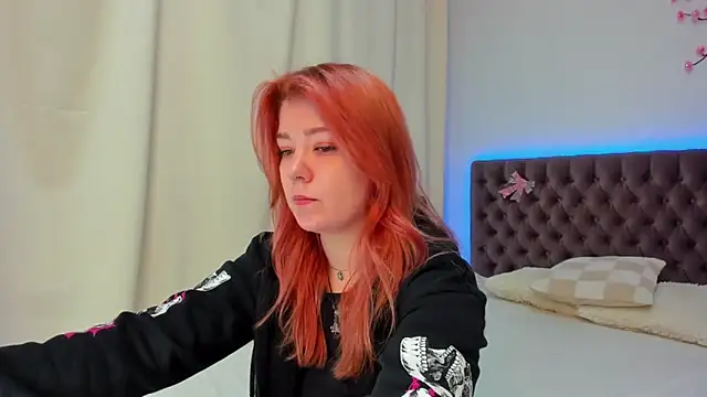 Snapshot of Ella_Mayers chatting on October 15, 12:27 pm Ella Mayers online show from October 15, 12:27 pm