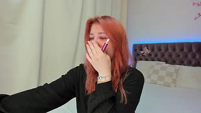 Snapshot of Ella_Mayers chatting on October 16, 12:28 pm Ella Mayers online show from October 16, 12:28 pm