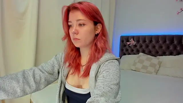 Snapshot of Ella_Mayers chatting on October 24, 12:23 pm Ella Mayers online show from October 24, 12:23 pm