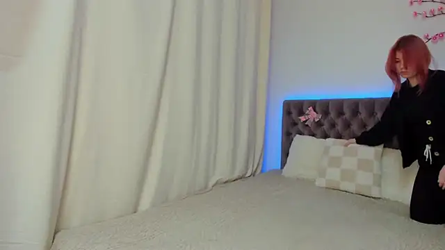 Snapshot of Ella_Mayers chatting on October 26, 1:28 pm Ella Mayers online show from October 26, 1:28 pm