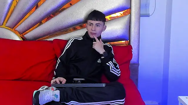 Stivarfox21 online show from February 8, 4:25 pm