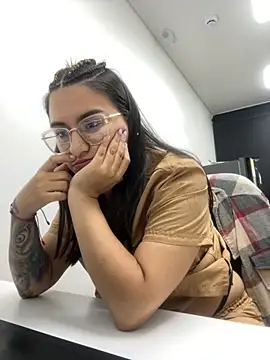 Emma Giraldo online show from October 5, 3:10 pm