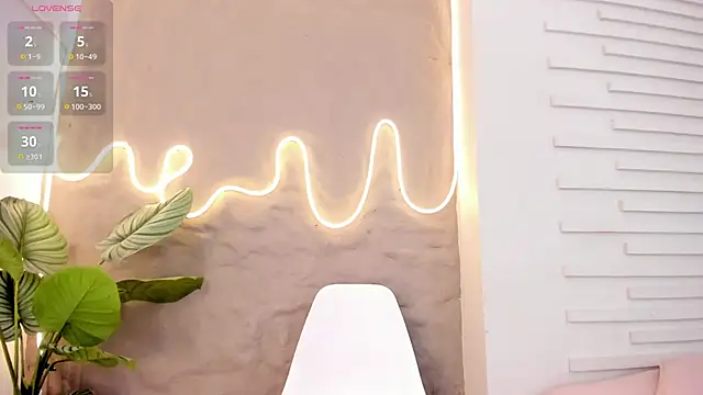 Lia Guzman online show from February 22, 11:46 am