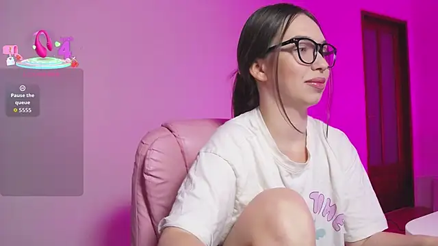 Arianahot777 online show from June 13, 7:45 pm