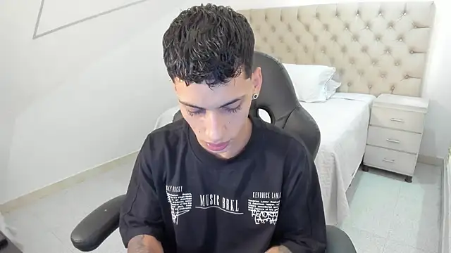 JhoanLeandro online show from September 23, 5:32 am