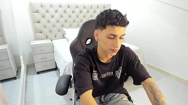 JhoanLeandro online show from November 6, 5:19 am