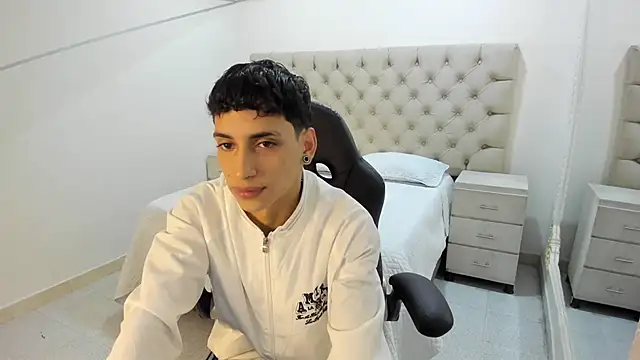 JhoanLeandro online show from November 13, 4:44 am