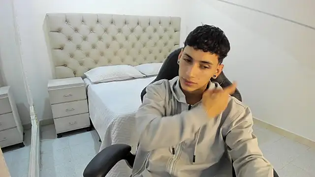 JhoanLeandro online show from November 15, 4:54 am