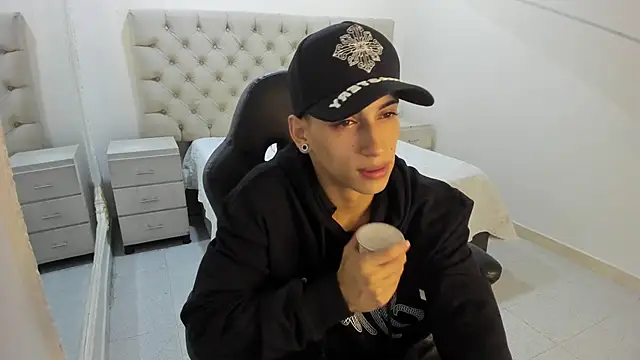 JhoanLeandro online show from December 1, 5:12 am