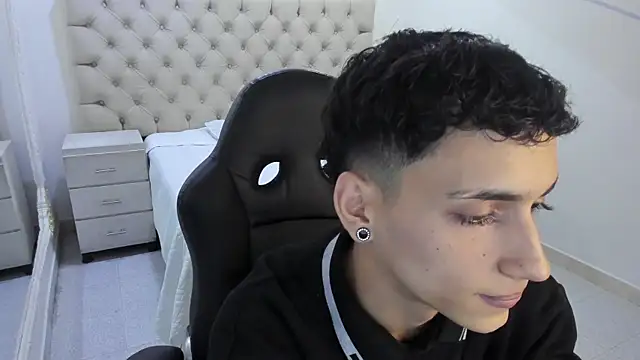 JhoanLeandro online show from January 13, 4:51 am