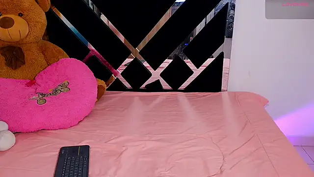 Snapshot of CatalinaSmith1 chatting on February 20, 12:07 am CatalinaSmith1 online show from February 20, 12:07 am