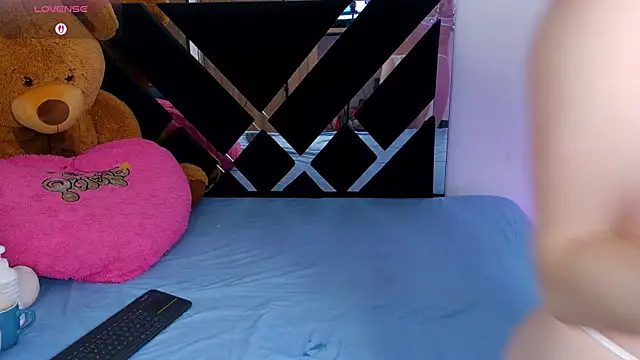 Snapshot of CatalinaSmith1 chatting on March 3, 9:04 am CatalinaSmith1 online show from March 3, 9:04 am