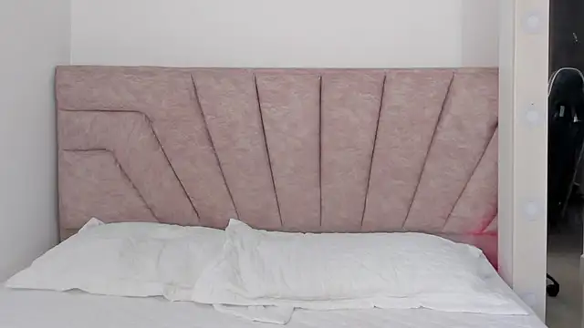 leahaltomm online show from October 29, 7:59 pm