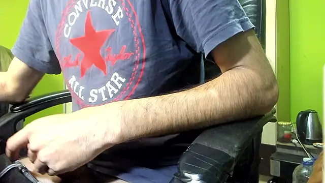 Snapshot of BigCumShoot chatting on February 23, 7:06 am BigCumShoot online show from February 23, 7:06 am